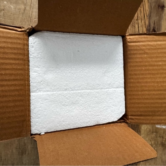 NEW IN BOX Anthropologie Festive Woody Winter Woods & Vanilla Candle - Picture 6 of 9